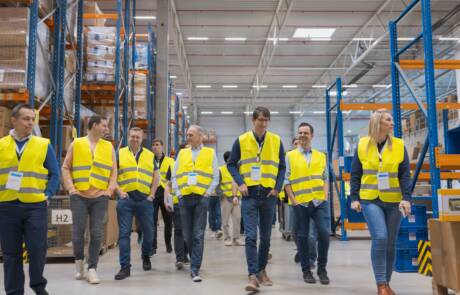 Interessante Einblicke in die Lagerstrukturen beim Rundgang während des Customer Forums.