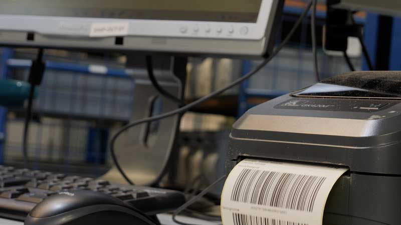 Mit einer Multi-Carrier Versandsoftware werden im Ship-out automatisch Labels gedruckt. 