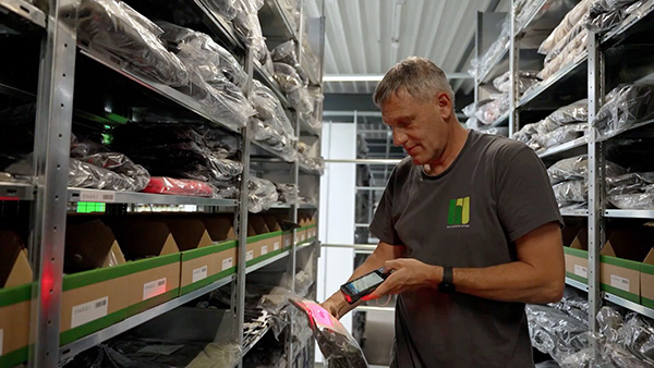 Papierlose Kommissionierung mit mobiler Datenerfassung im Shopify-Lager