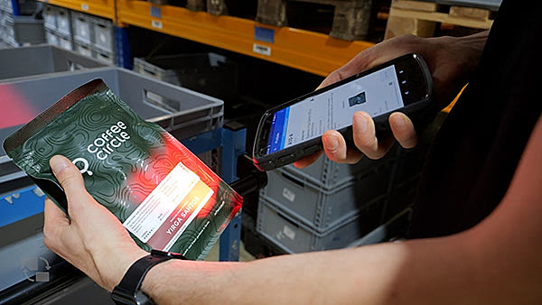 Wachsendes E-Commerce-Lager mit scan-geführten, barcodegestützten Prozessen Wachsendes E-Commerce-Lager mit scan-geführten, barcodegestützten Prozessen